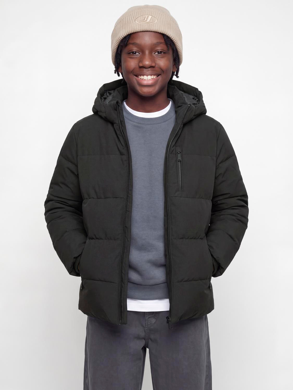 model_shot-front